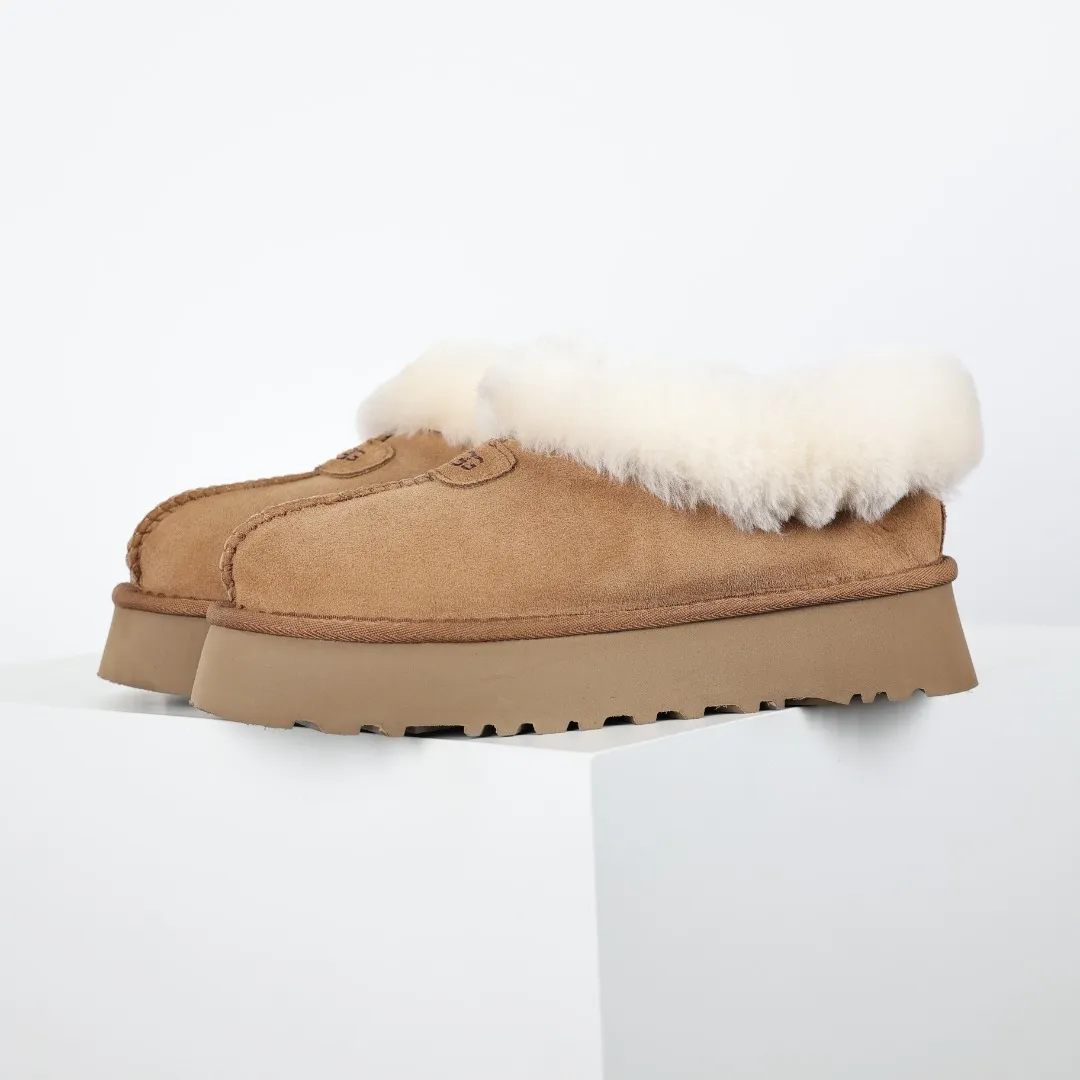 Pick up locally 💰580 The core recommendation is good price UGG Tazite slip-on lazy thick-soled slippers Maroon Xiaohongshu hot model Henan Longfeng leather production Sheepskin and wool integrated Top quality in the market 2-3 cm cashmere insole to keep warm in winter and suitable for home use UUG has launched a style series in the new year, which is partially geared towards the preferences of young consumers. It has also moved to the forefront of fashion trends. Shoe body material Water-repellent coated suede upper 17mm UGGPURE™ implanted wool insole Lightweight non-slip comfortable rubber outsole Brand LOGO Trademark Comes with full packaging Size: 35 36 37 38 39 40